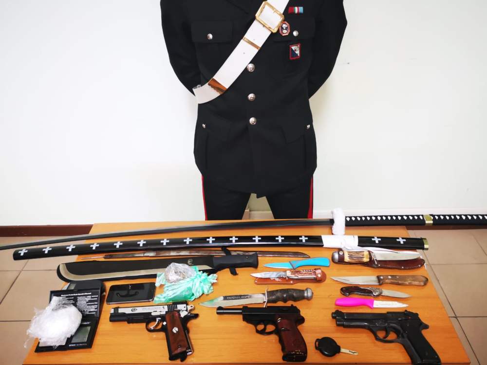BRACCIANO – Le armi e la droga sequestrate dai Carabinieri