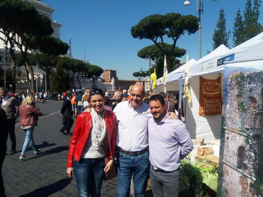 Zingaretti in visita allo stand di Canale Monterano