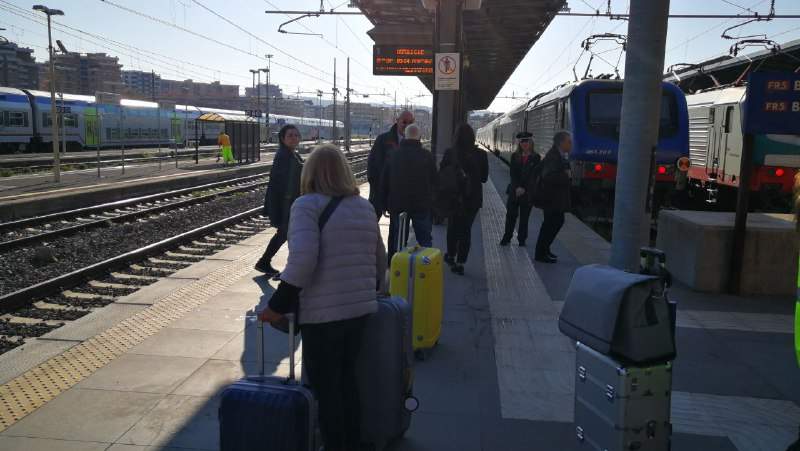 civitavecchia express trolley valigie