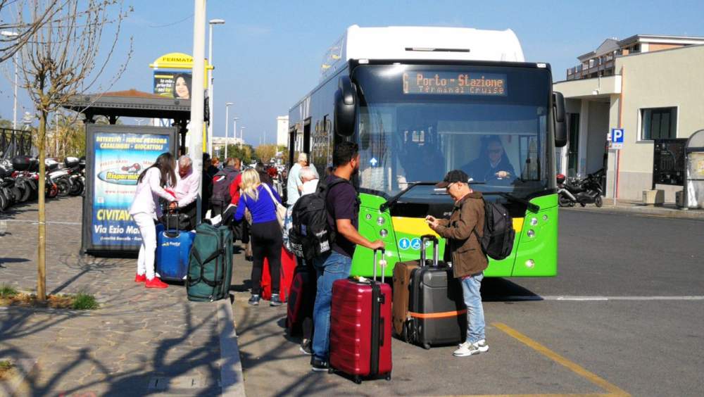 tpl stazione civitavecchia bus turisti croceristi valigie tpl stazione civitavecchia bus turisti croceristi valigie
