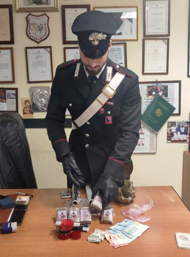 SAN PIETRO – La droga sequestrata dai Carabinieri (1) SAN PIETRO - La droga sequestrata dai Carabinieri (1)