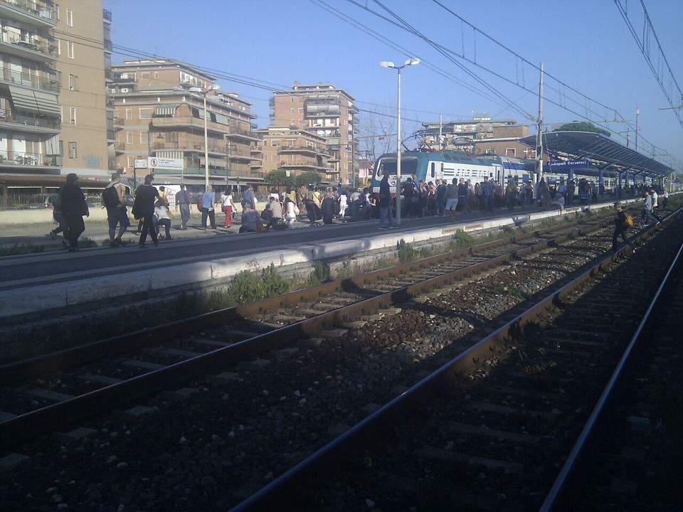 stazione ladispoli binario pendolari