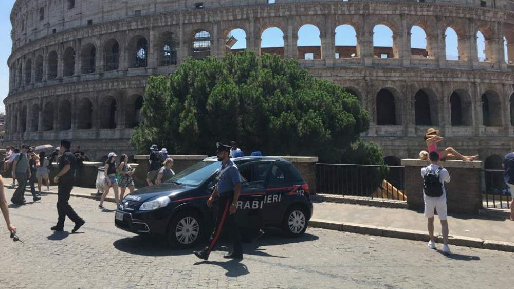 cropped-carabinieri-colosseo.jpg