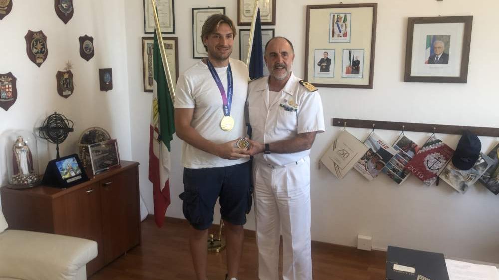La Direzione Marittima Lazio celebra il campione del mondo di pallanuoto Marco Del Lungo