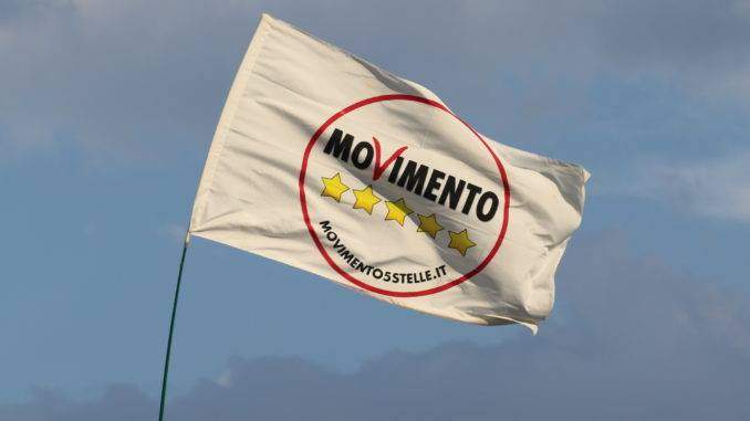 m5s movimento 5 cinque stelle bandiera m5s movimento 5 cinque stelle bandiera