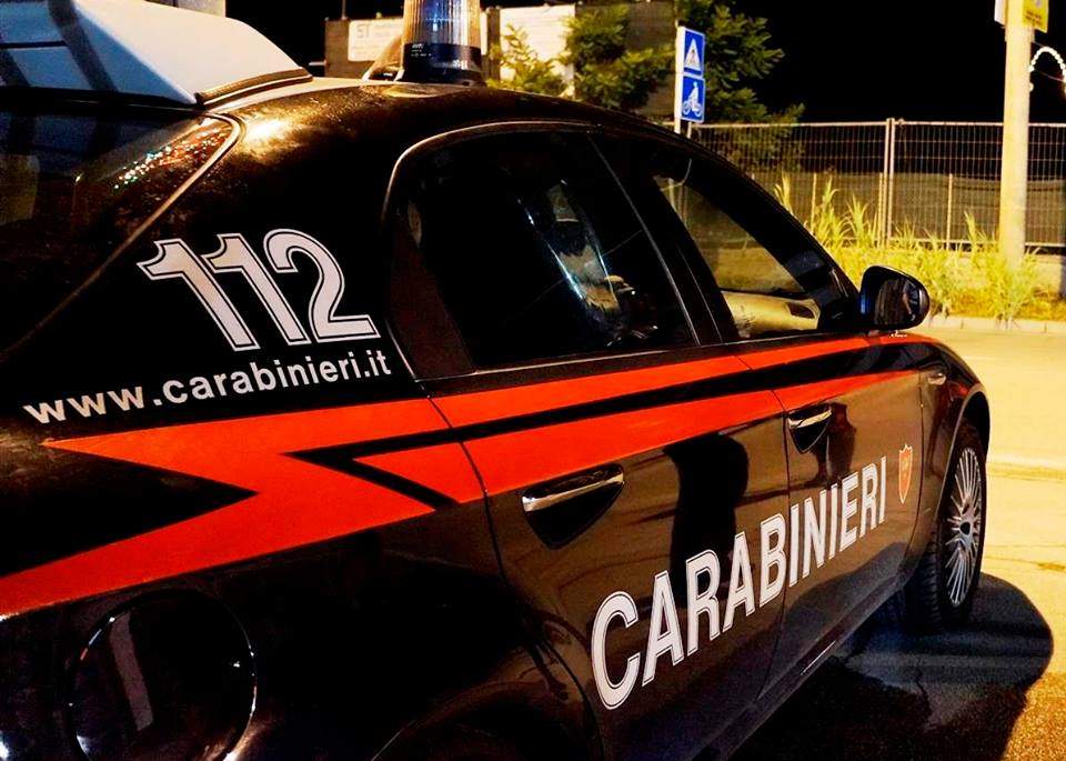 carabinieri gazzella auto carabinieri gazzella auto