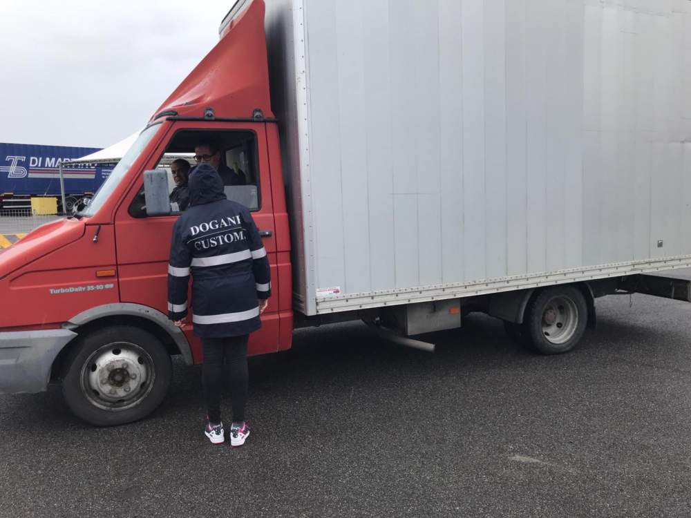 dogane monopoli camion (2)