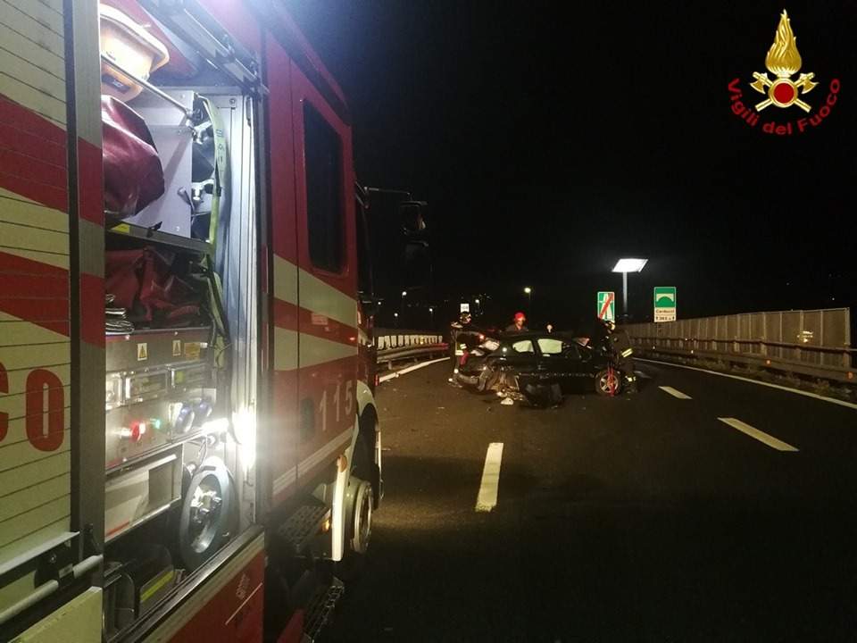 vvf vigili fuoco autostrada a12 incidente notte