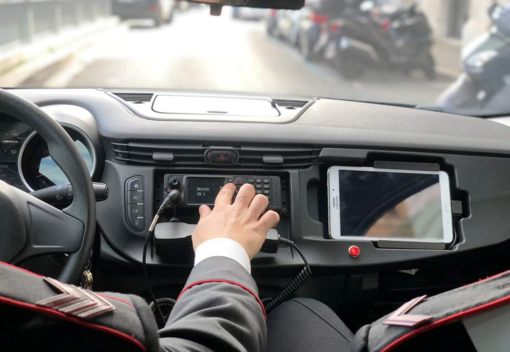 carabinieri auto carabinieri auto