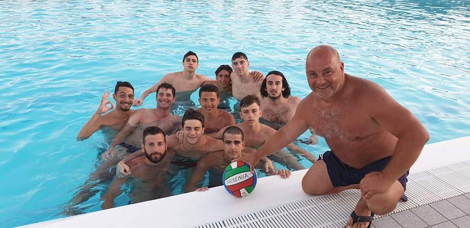 Pallanuoto, la Tyrsenia si “autoretrocede” in serie C e arriva Spiezio