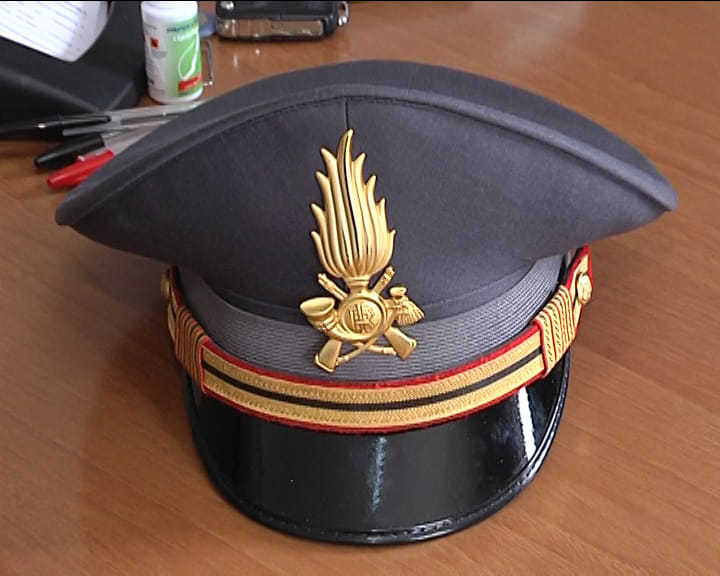 finanza finanzieri cappello