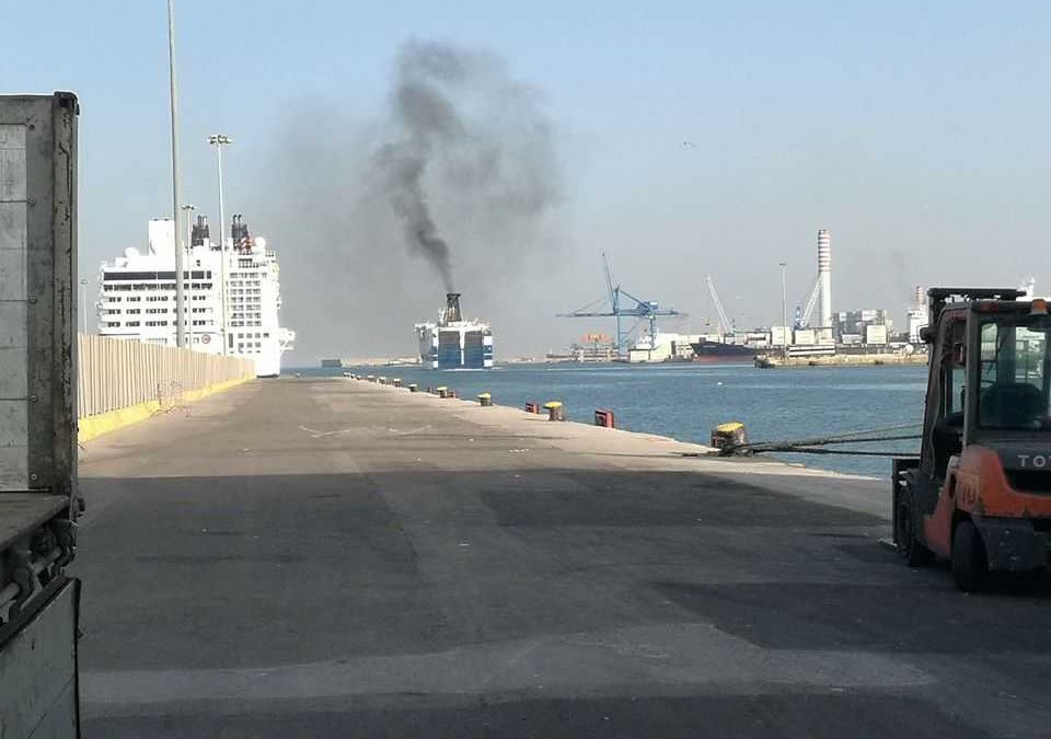 Fumi nel porto di Civitavecchia, sanzionato un mercantile dalla Guardia Costiera