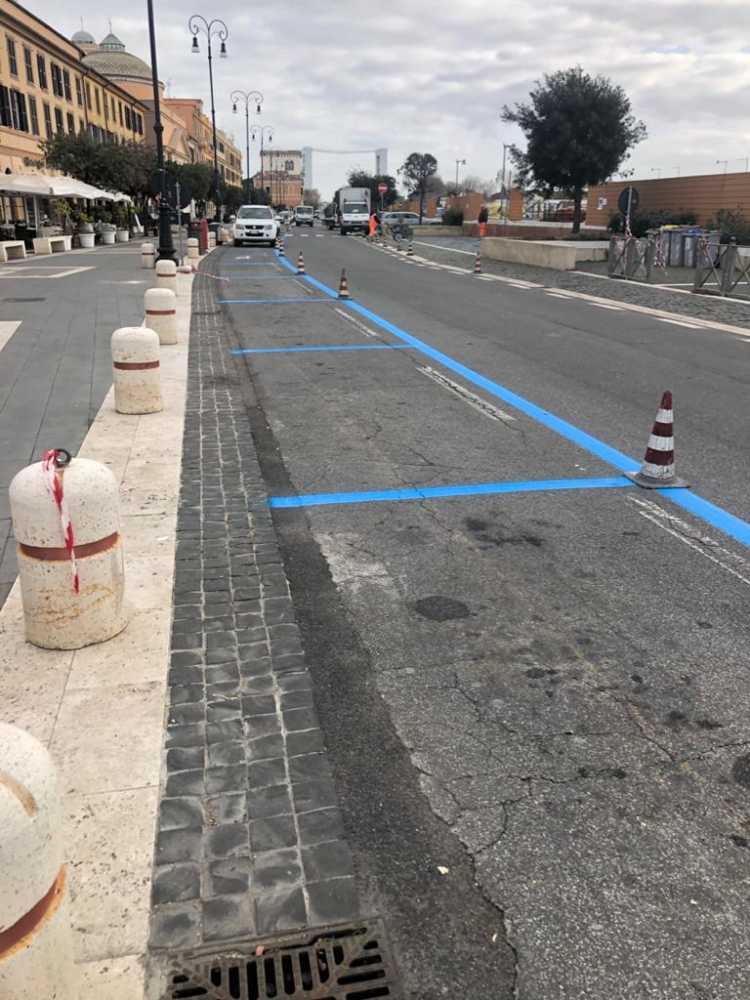 strisce blu via torre clementina fiumicino (1)