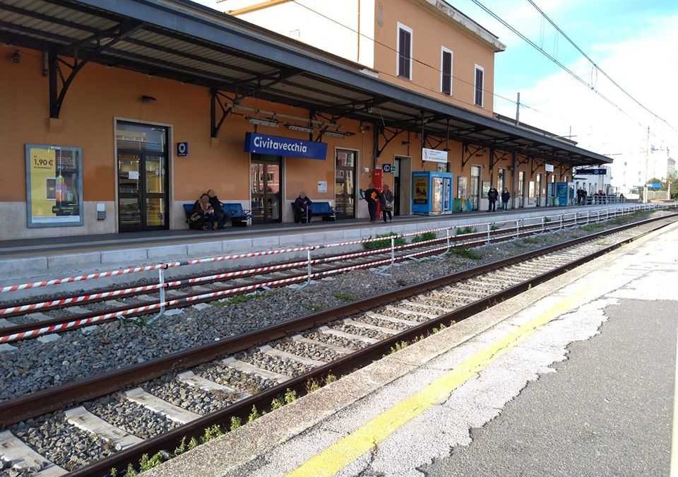 Civitavecchia, compaiono fra i binari le barriere anti attraversamento