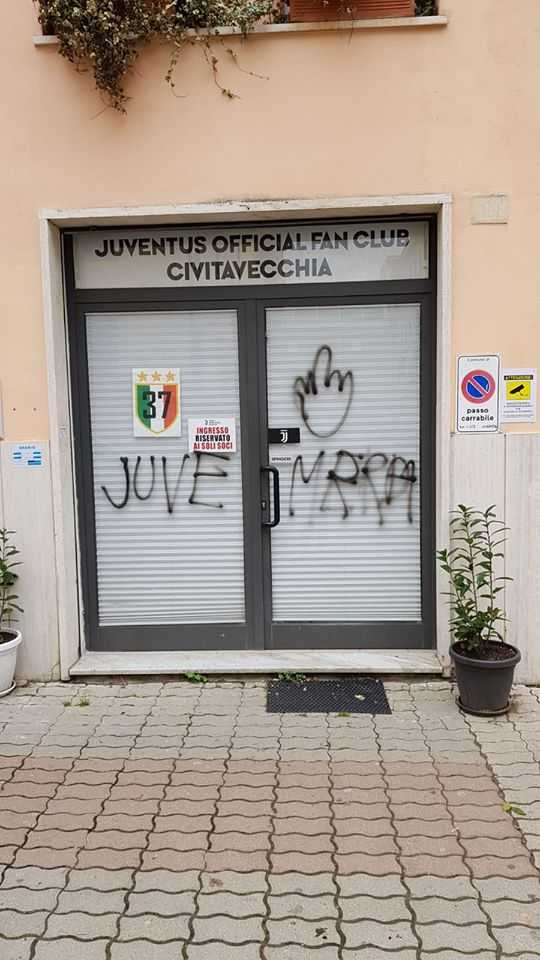 juve club imbrattato
