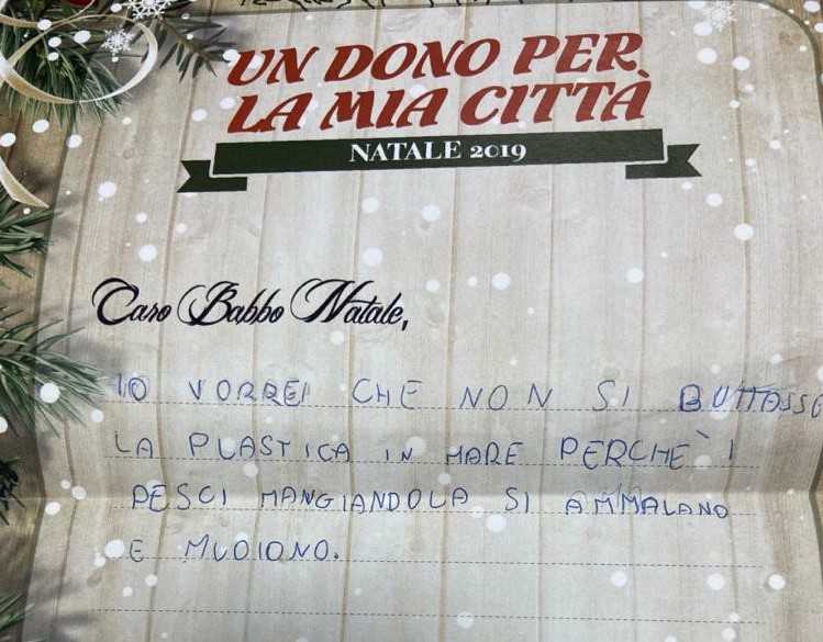 Civitavecchia, nelle letterine i bimbi chiedono “meno plastica in mare, altrimenti i pesci muoiono”