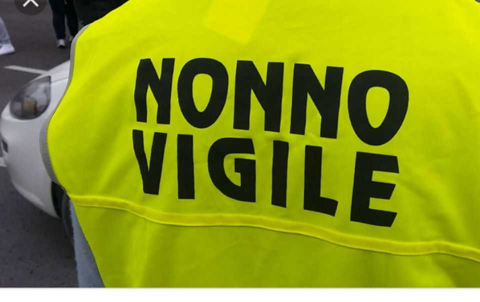 nonno vigile anziano 1