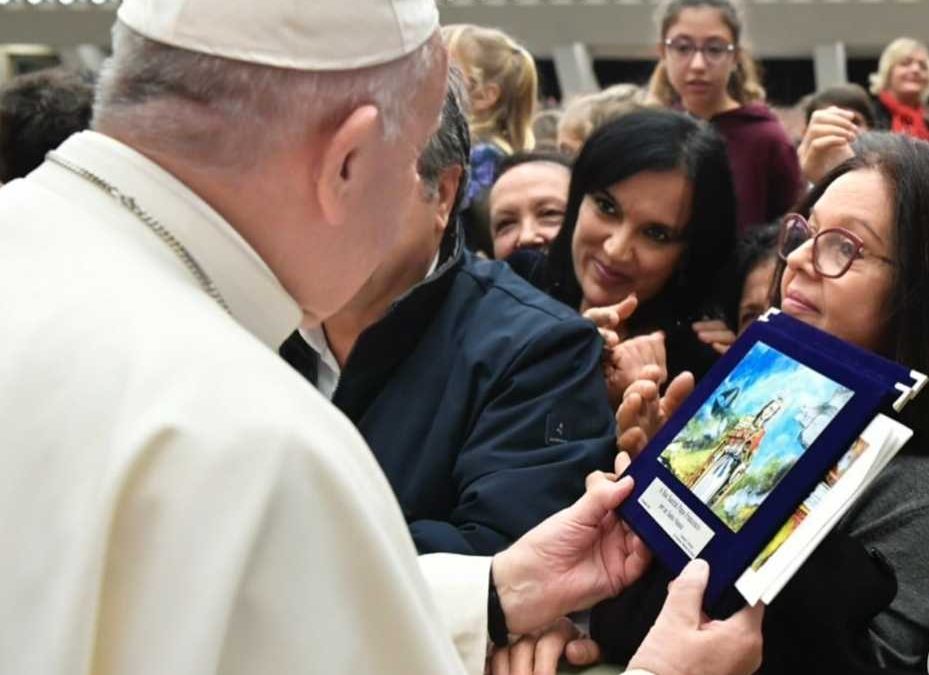 Civitavecchia, Ombretta Del Monte dona un’opera a papa Francesco