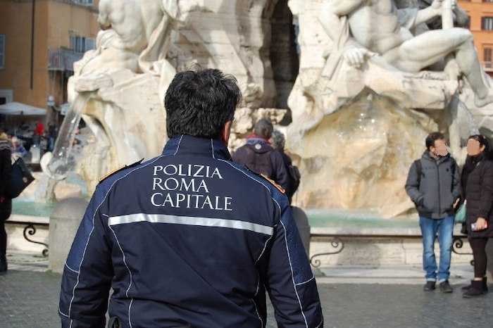 Piazza Navona: ladro di monetine fermato dalla Polizia locale