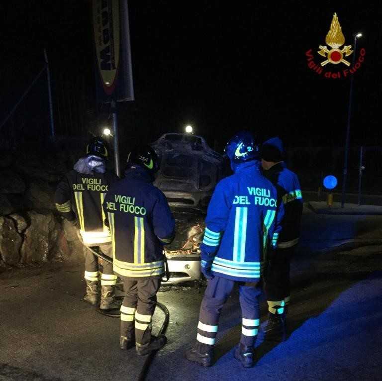 vvf vigili fuoco incendio auto bracciano 1 vvf vigili fuoco incendio auto bracciano 1