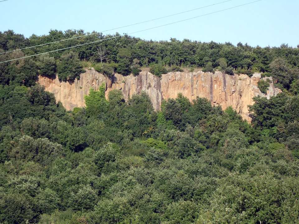 Monti della Tolfa, Comune di Canale Monterano, Falesia tufacea di Poggio Fortino (F143 III NO, Bagni di Stigliano Monti della Tolfa, Comune di Canale Monterano, Falesia tufacea di Poggio Fortino (F143 III NO, Bagni di Stigliano