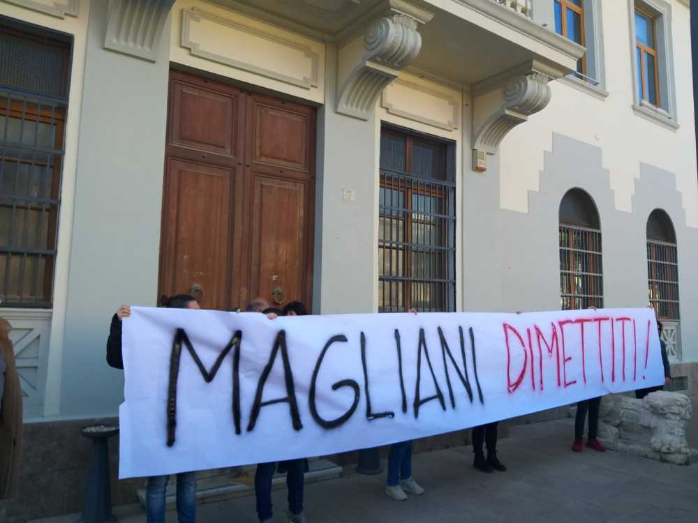 magliani dimettiti pap potere popolo
