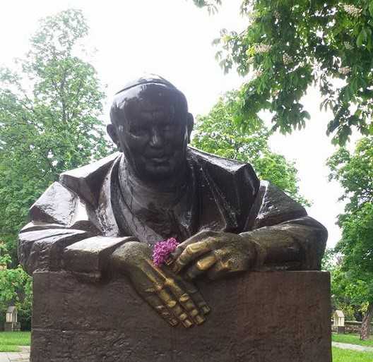 statua wojtyla giovanni paolo statua wojtyla giovanni paolo