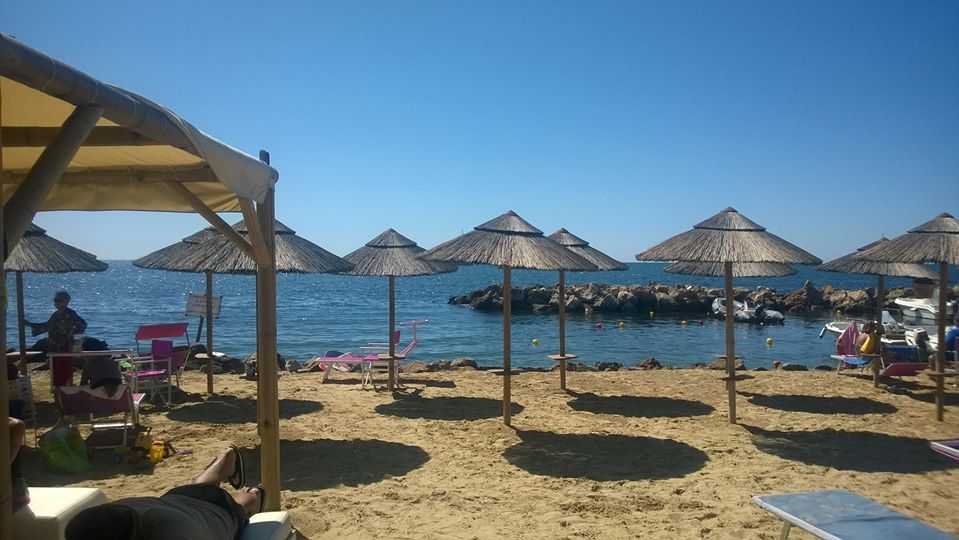 turisti ombrelloni santa marinella