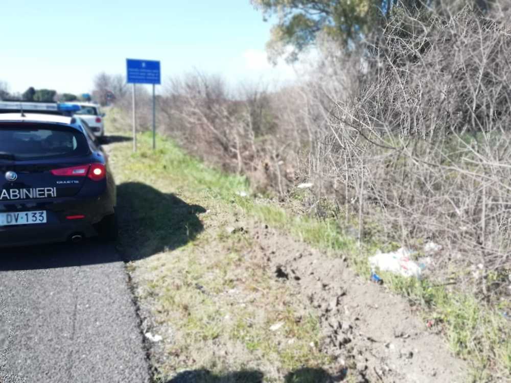 rallentare CIVITAVECCHIA - I Carabinieri sul luogo dell'incidente mortale di questa notte