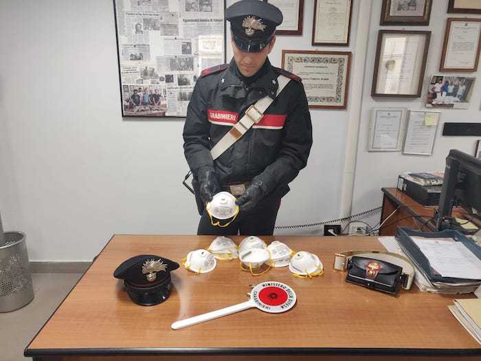 Le mascherine sequestrate dai Carabinieri (5)