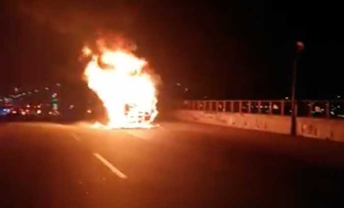 bus atac fiamme