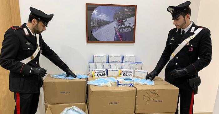 TRASTEVERE – Le mascherine sequestrate dai Carabinieri (1) TRASTEVERE - Le mascherine sequestrate dai Carabinieri (1)