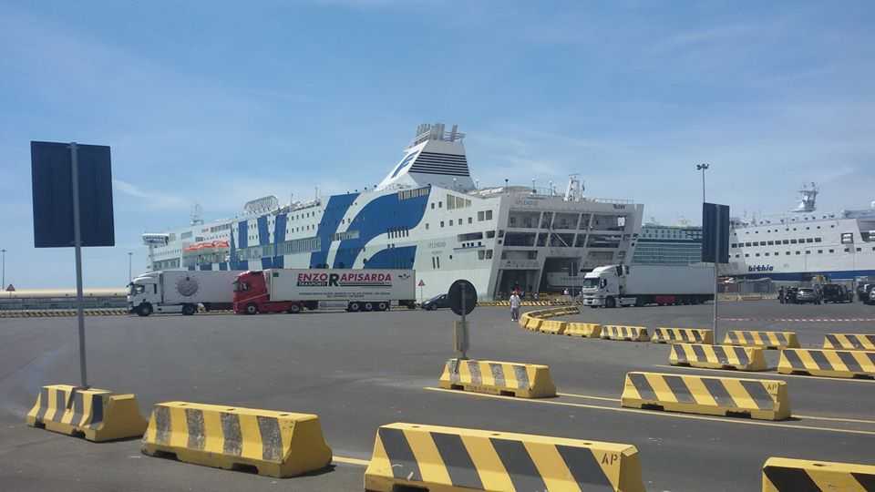 gnv grimaldi civitavecchia gnv grimaldi civitavecchia