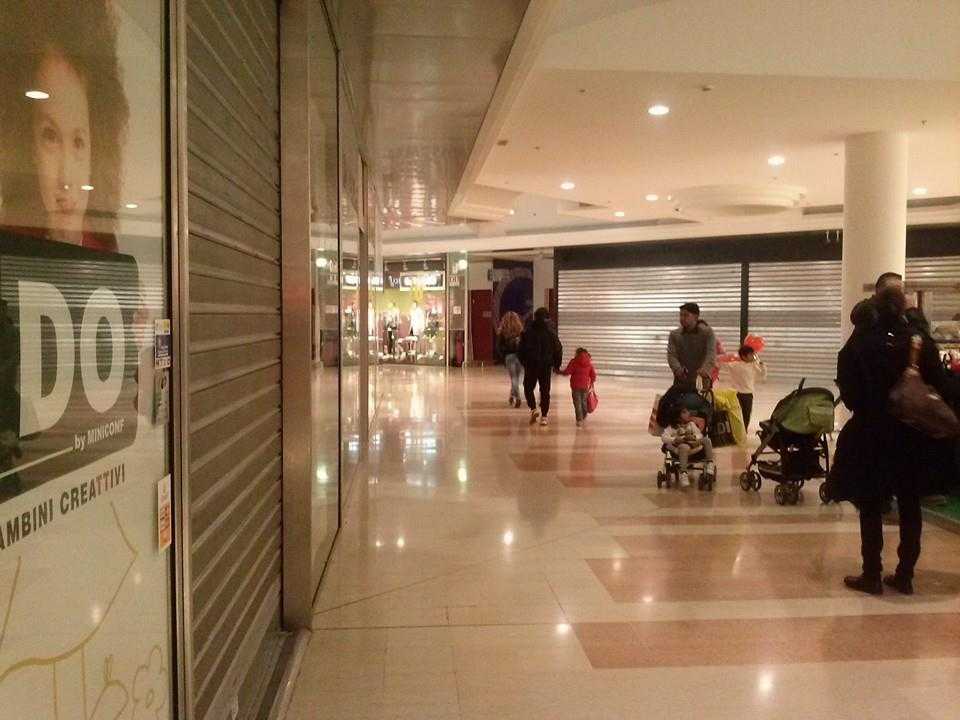 negozi chiusi serrande 3