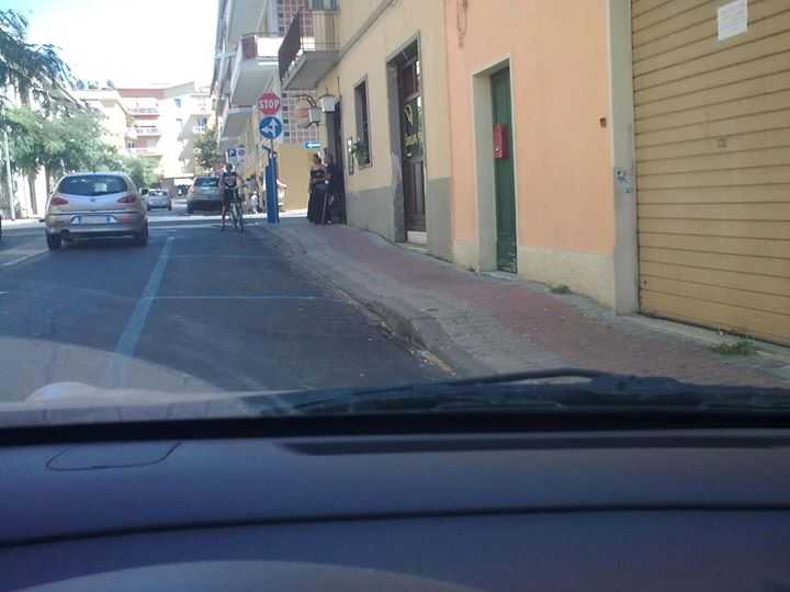 parcheggi strisce blu