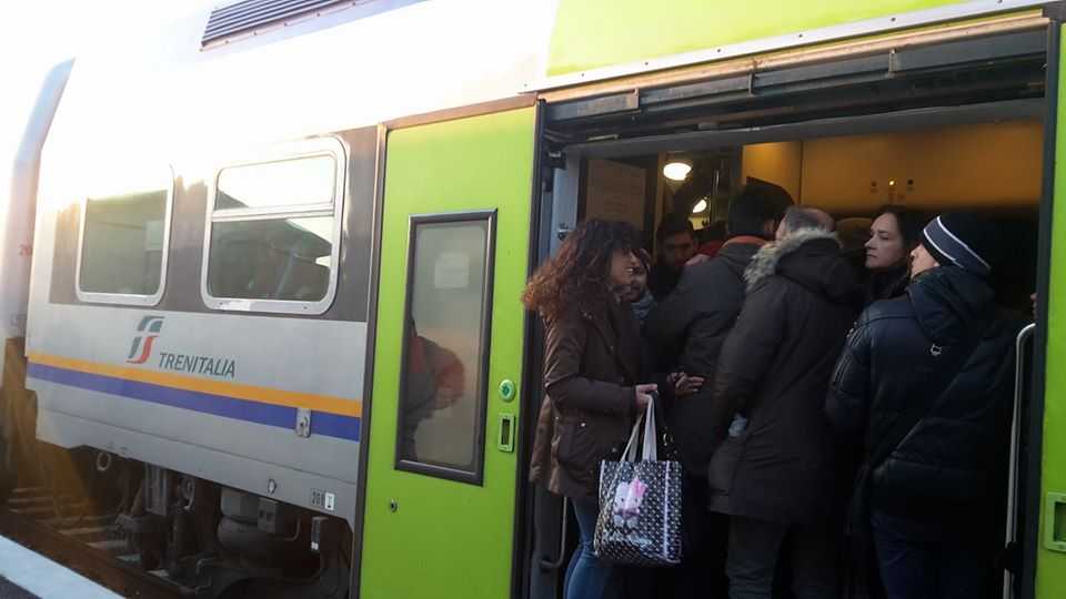 La paralisi sulla Fl5, il Comitato Pendolari: “Il guasto capita ma mancano comunicazione e organizzazione”