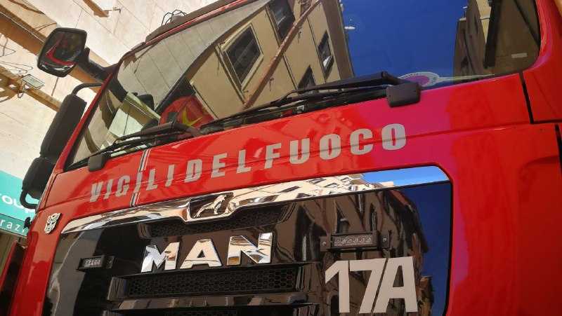 vigili del fuoco vigili fuoco vvf pompieri civitavecchia