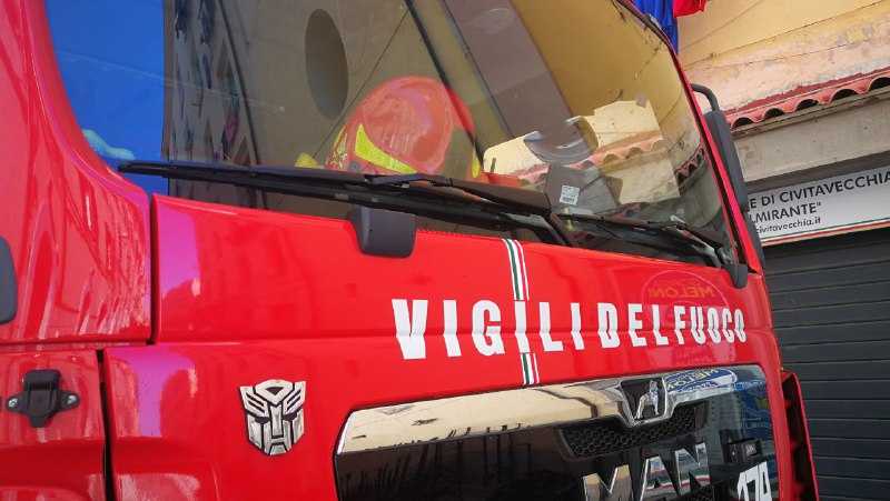 vigili del fuoco vigili fuoco vvf pompieri civitavecchia