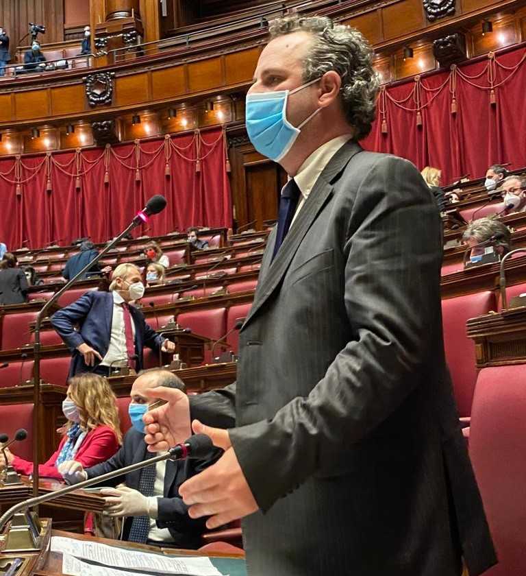 battilocchio camera mascherina