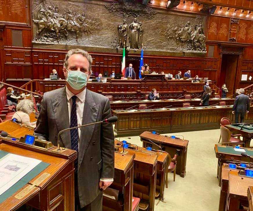 battilocchio camera mascherina