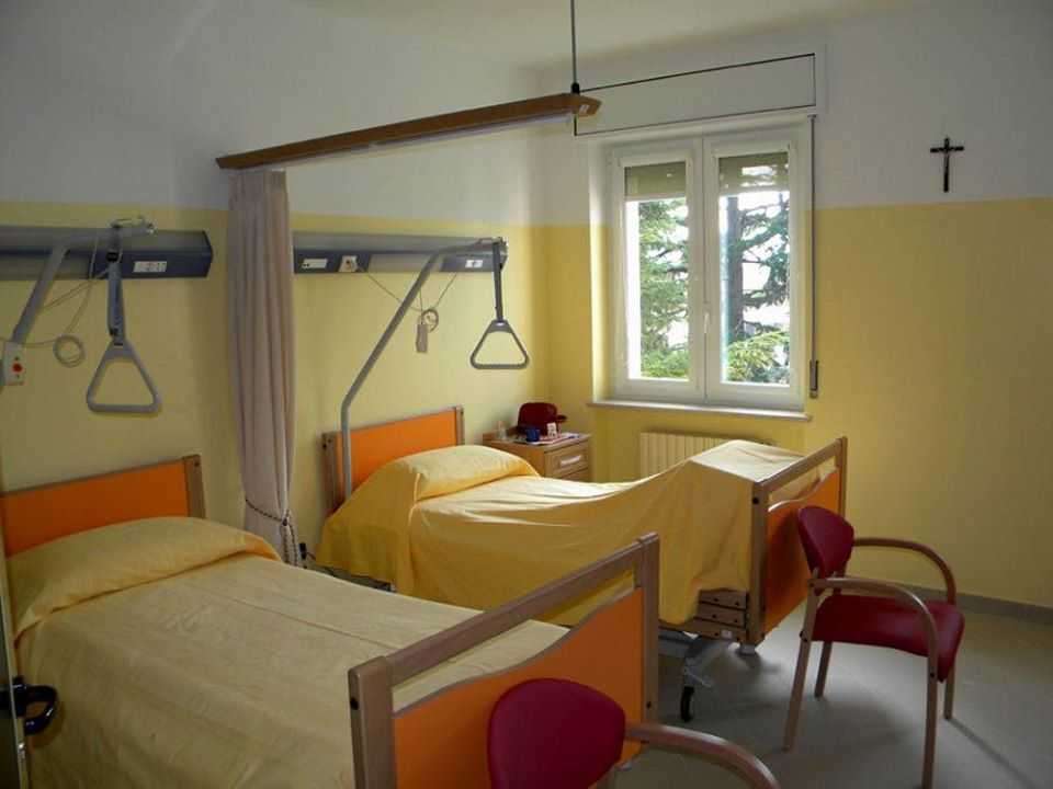 letto letti ospedale vuoto 2 letto ospedale vuoto