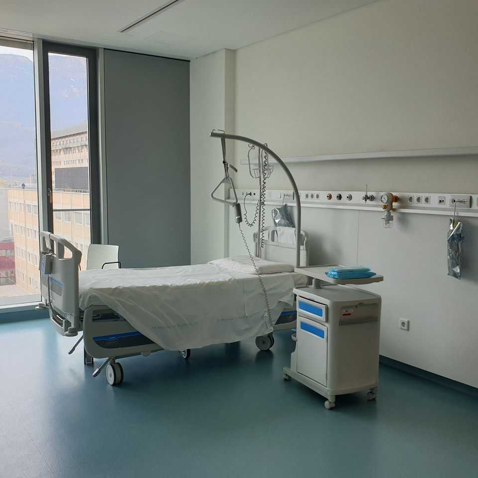 letto ospedale vuoto