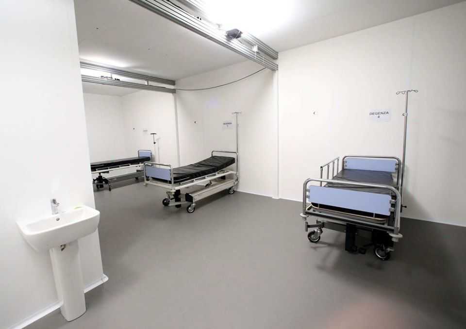 letto ospedale vuoto