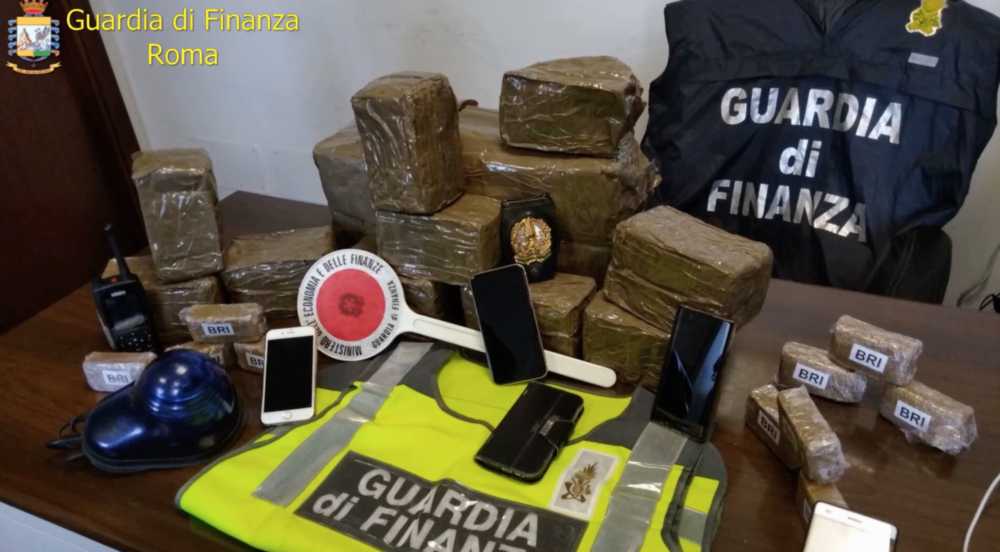 Finanza becca 4 spacciatori durante controlli anti -COVID Finanza becca 4 spacciatori durante controlli anti -COVID