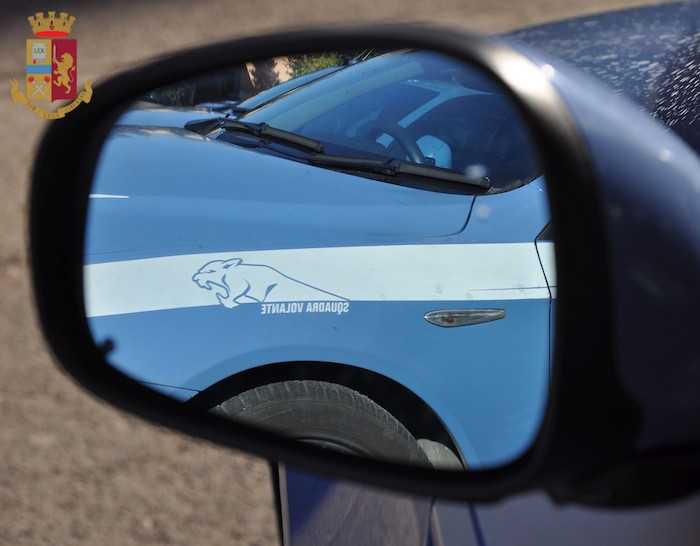 auto volante polizia auto volante polizia