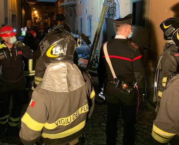 La Vicesindaco e l'Amministrazione Comunale di Rocca di Papa, scossi dalla notizia di quanto accaduto poco fa nel centro storico di Marino, esprimono la più profonda vicinanza e solidarietà alle persone coinvolte, all'intera comunità e al Sindaco, Carlo Colizza. Il Comune di Rocca di Papa ha già dato la più ampia disponibilità di supporto logistico ed operativo da parte della Polizia Locale e della Protezione Civile.