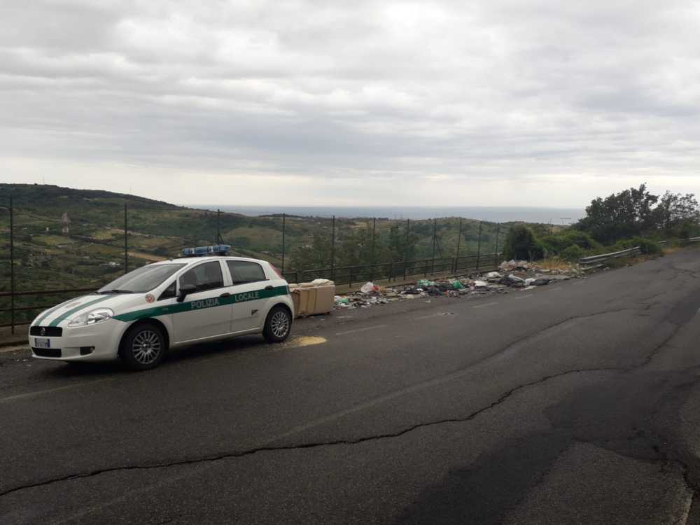 divano braccianese claudia polizia città metropolitana civitavecchia 1 divano braccianese claudia polizia città metropolitana civitavecchia 1