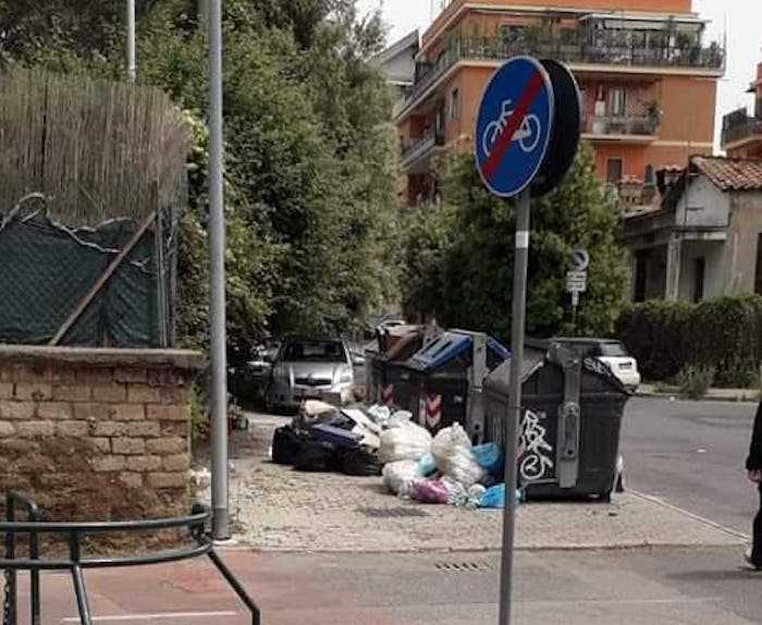 ingresso stazione montemario degrado