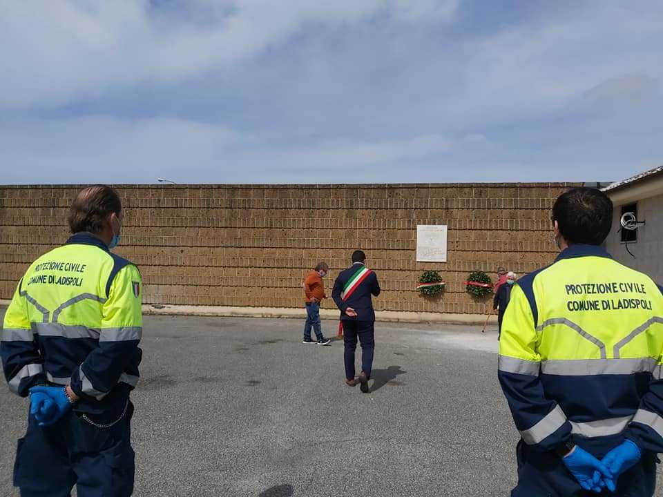 lapide caduti cimitero ladispoli