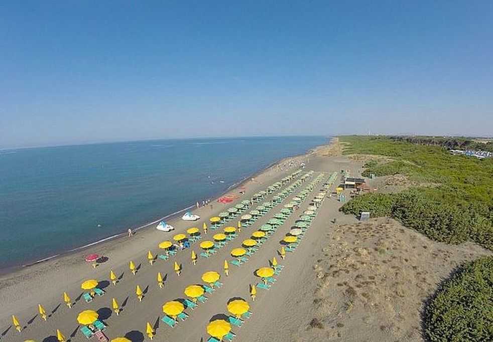 litorale montalto marina ombrelloni